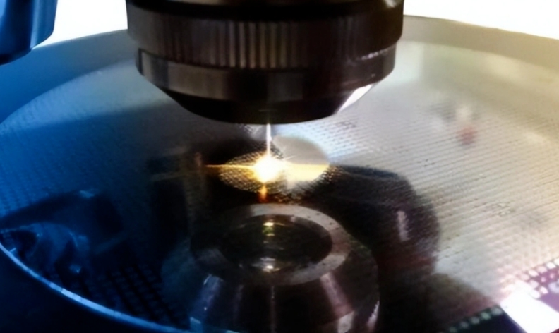 碳化硅切割速度低下：传统机械锯切效率<1mm/s